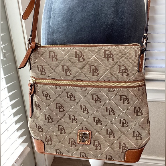 Dooney & Bourke Crossbody Signature Logo Bag - Picture 3 of 13
